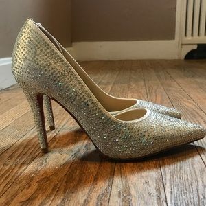 Gorgeous White crystal pumps NEVER WORN!